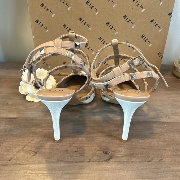 NWT Pretty, Sassy Sandals Heels Pumps - Picture 2 of 5